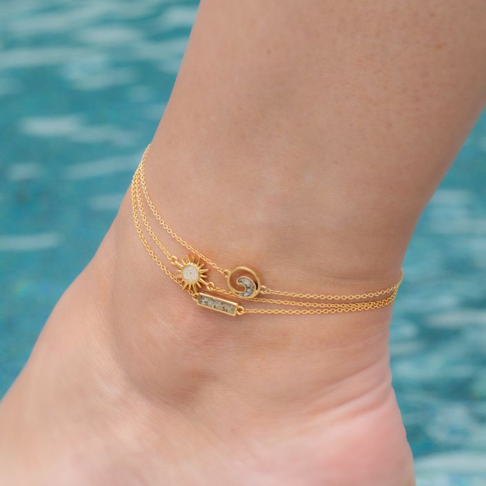 Add a touch of elegance to your look with this Gold Plated Anklet for Women from Jewelora. Crafted with a sleek and minimal design, this anklet offers a perfect balance of sophistication and comfort, making it ideal for daily wear as well as special occasions. The smooth gold finish gives a premium look, while the adjustable clasp ensures a comfortable and secure fit. Whether styled with ethnic outfits, western wear, or festive attire, this anklet enhances your style with subtle luxury. A timeless accessory every woman should own.